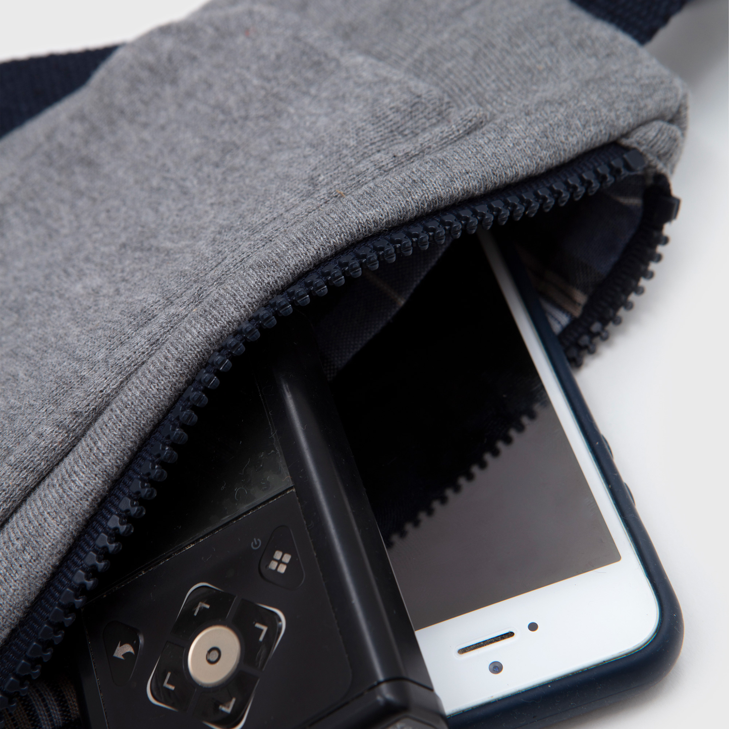 
                  
                    RIÑONERA  GRIS BOMBA DE INSULINA Y MÓVIL
                  
                